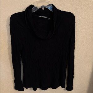 SNO SKINS Textured Black Top